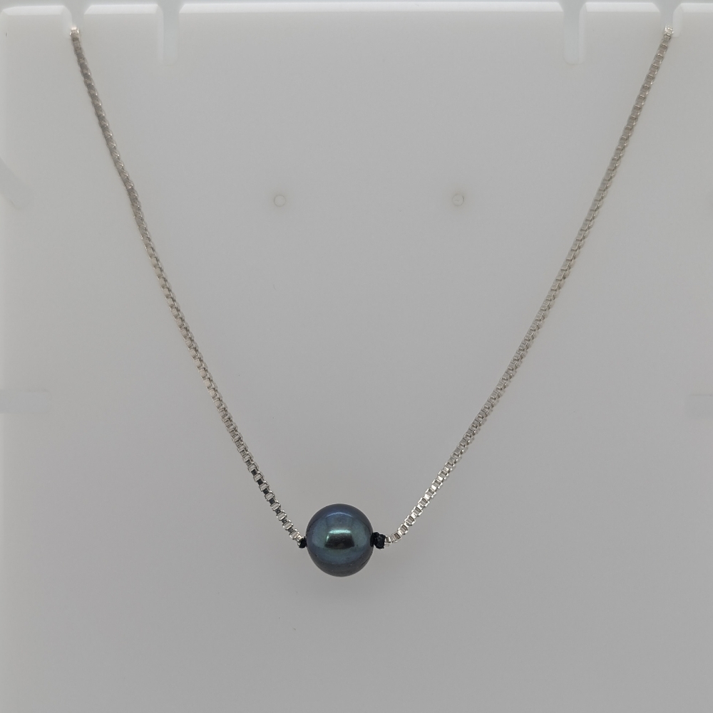 925 Silver Necklace with 10-1/2 mm Gray pearl.